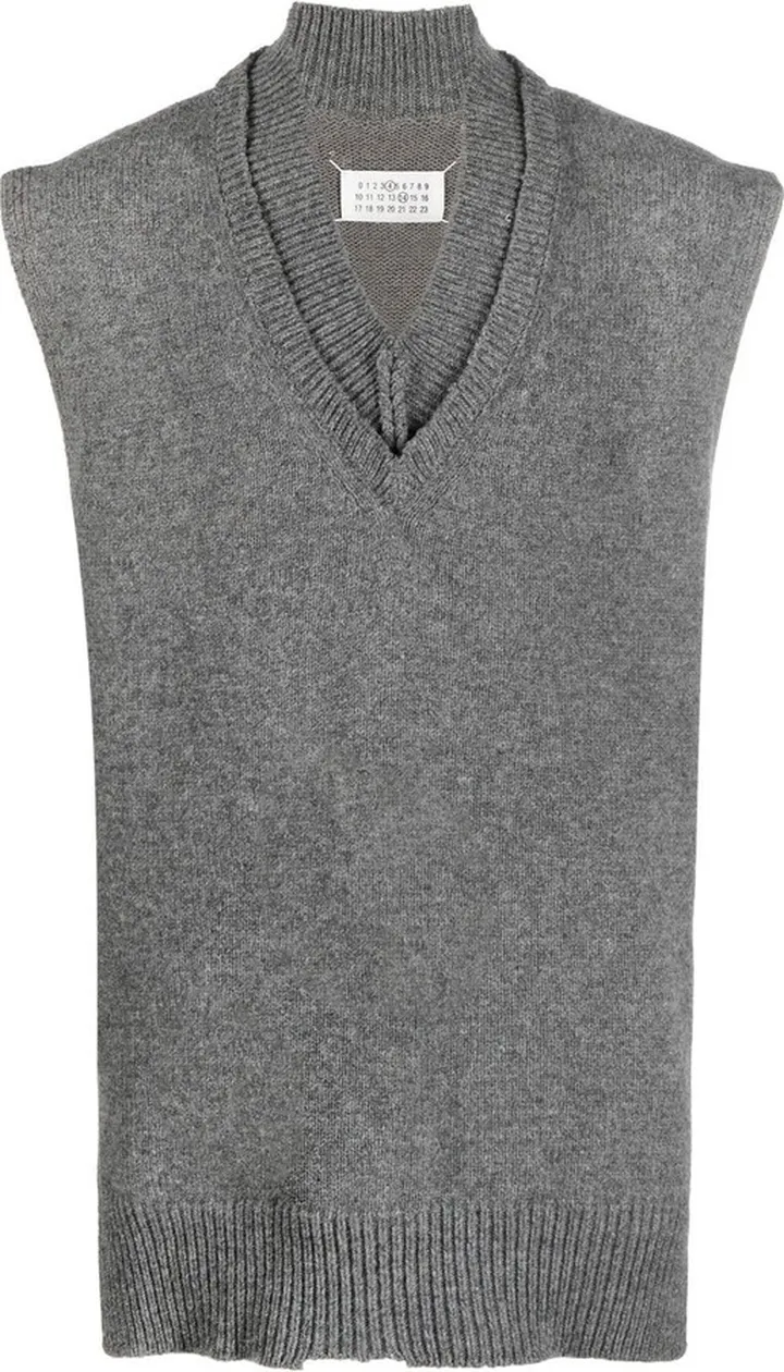 V-neck sleeveless knitted jumper