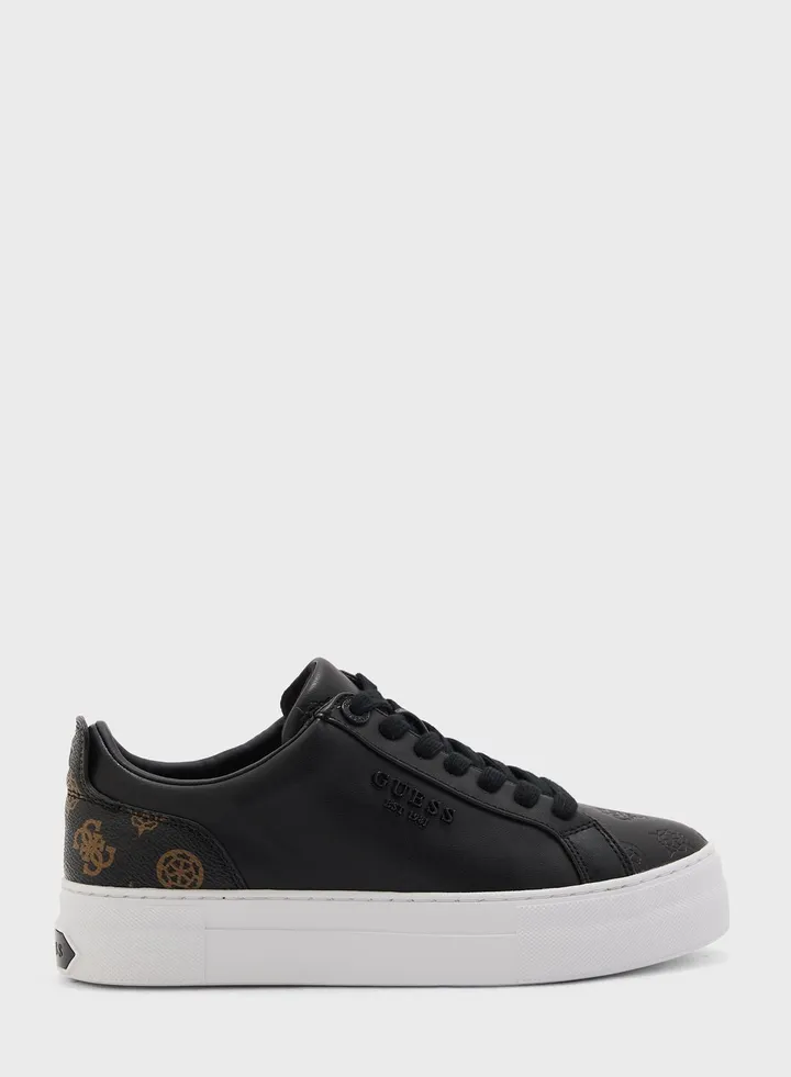 Genza Low-Top Sneakers