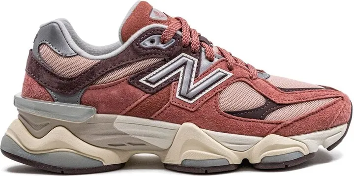 9060 Low-Top Sneakers