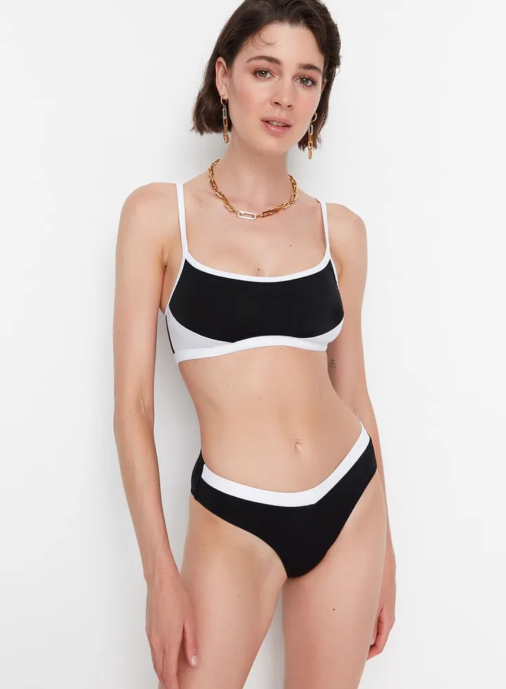 Contrast Detail Knitted Bikini Top