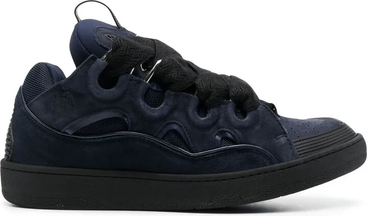 Curb low-top sneaker