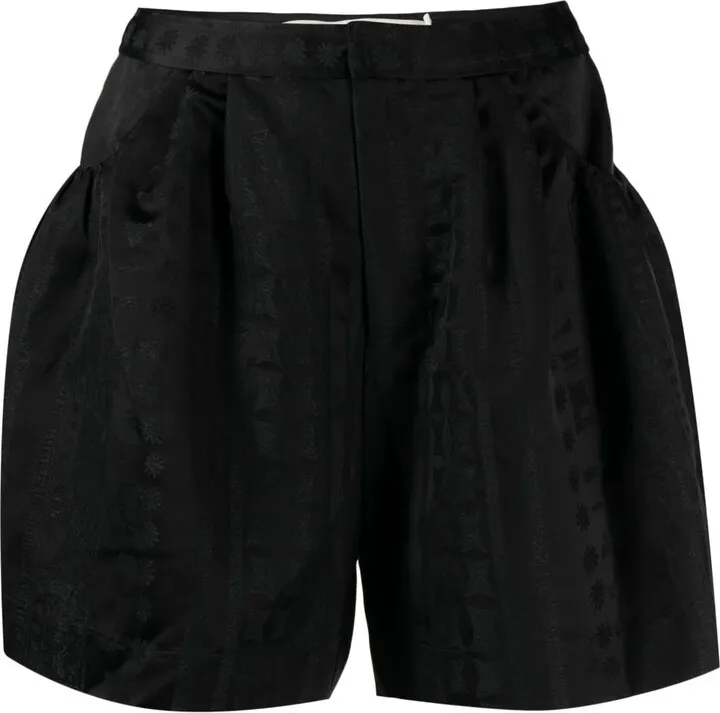 Concealed-Fastening Thigh-Length Shorts