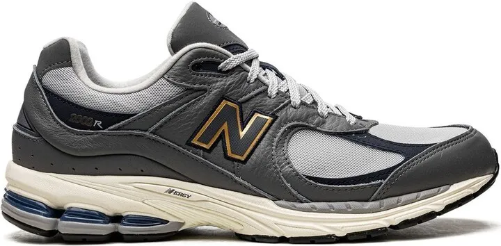 2002R "Castlerock" low-top sneakers