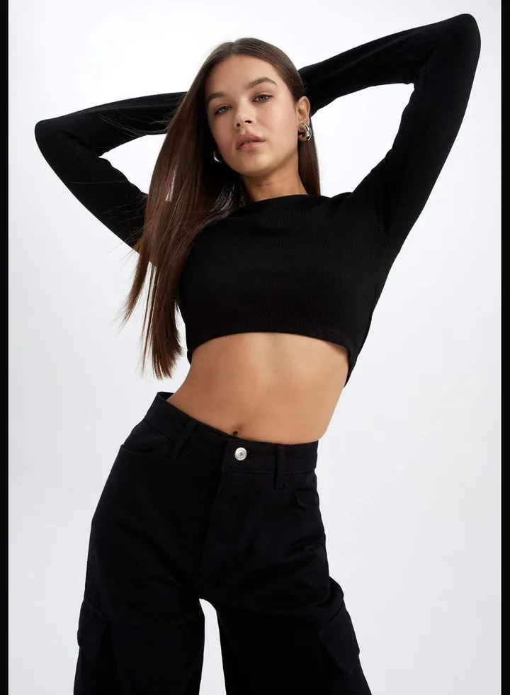 Woman Crew Neck Knitted Long Sleeve T-Shirt