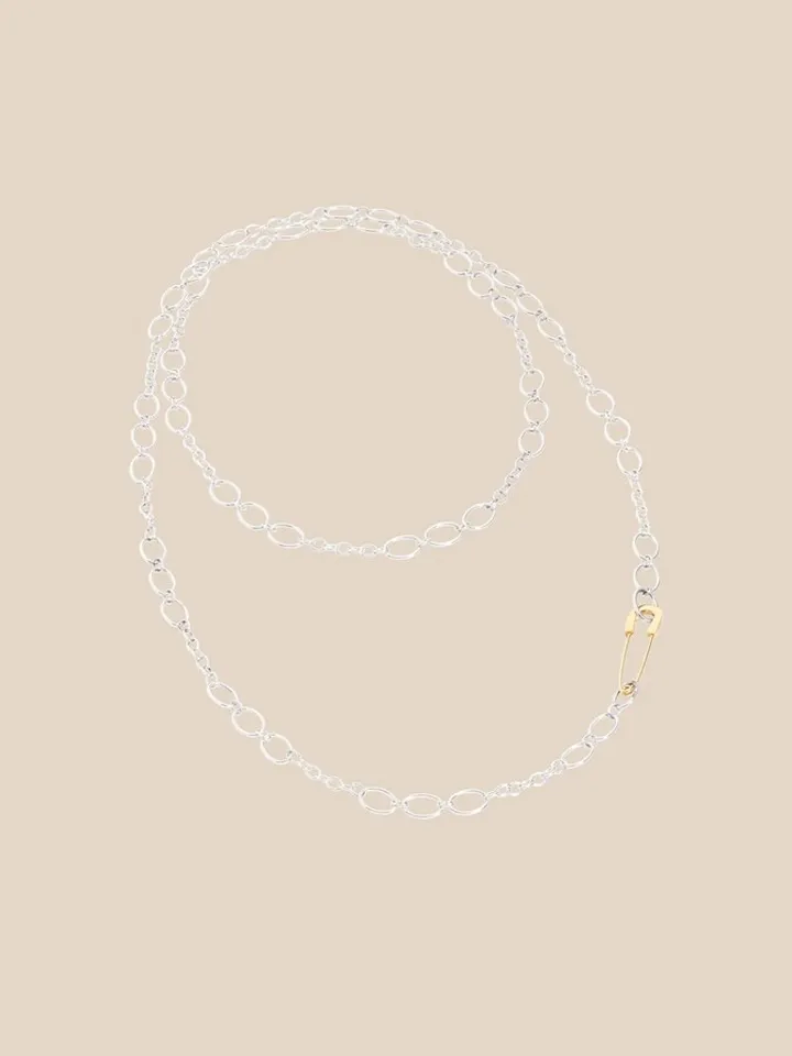 Dodo necklace in silver chain with 18 kt yellow gold pin