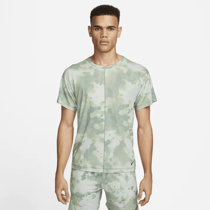 Nike Men's Dri-FIT Allover Print Short-Sleeve Yoga Top in Grey