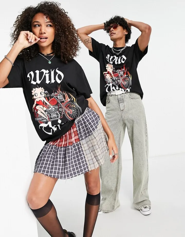 Reclaimed Vintage Inspired unisex licensed Betty Boop t-shirt in black