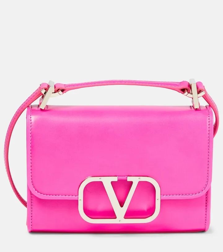VLogo leather shoulder bag