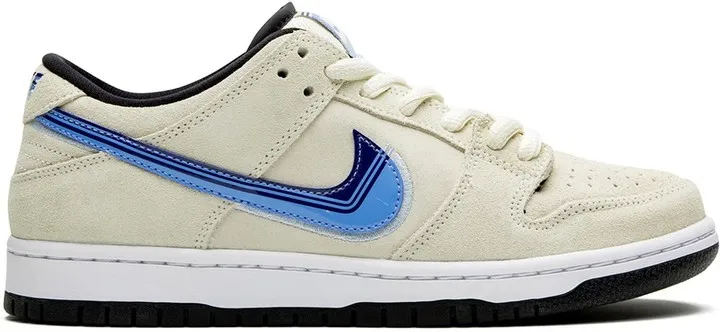 SB Dunk Low sneakers