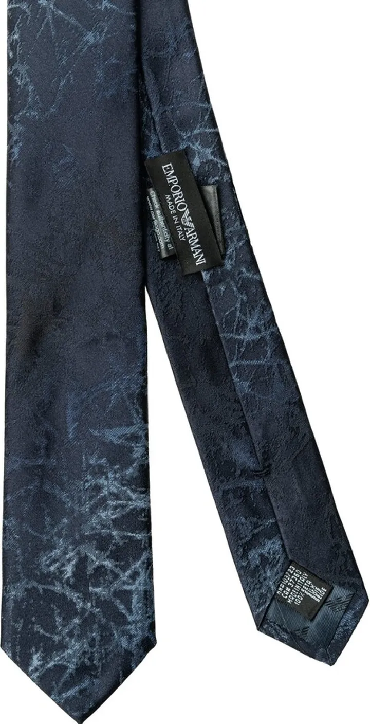 Silk tie