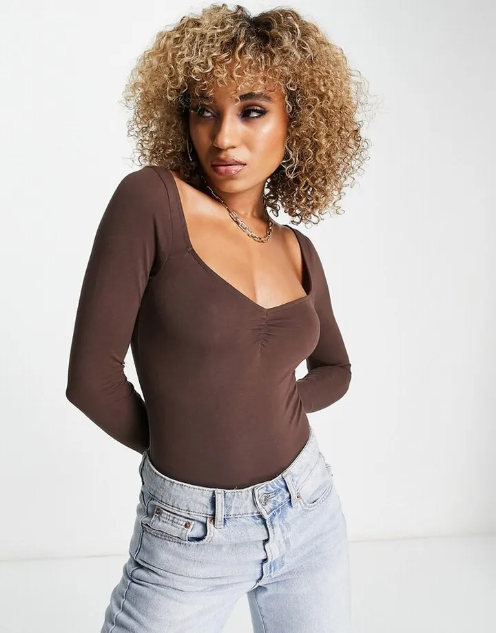 New Look sweetheart neck bodysuit in brown