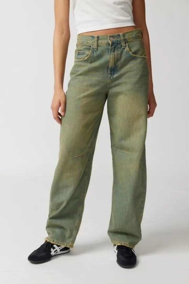 BDG Logan Buckle Boyfriend Jean