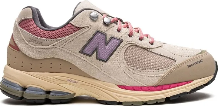 2002R low-top sneakers