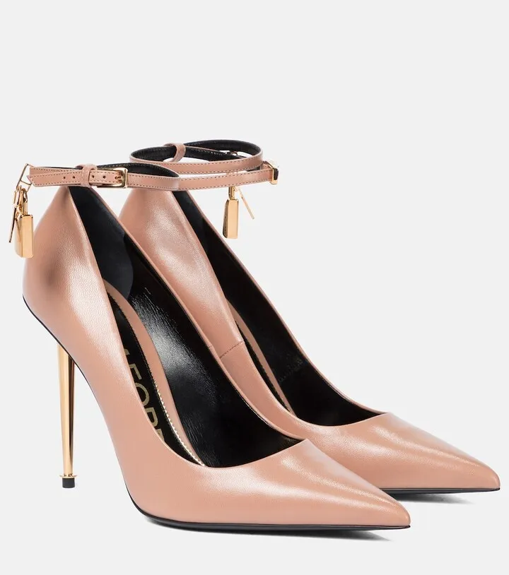 Padlock leather pumps