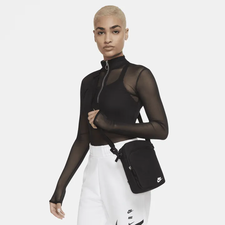 Nike Unisex Heritage Crossbody Bag (4L) in Black