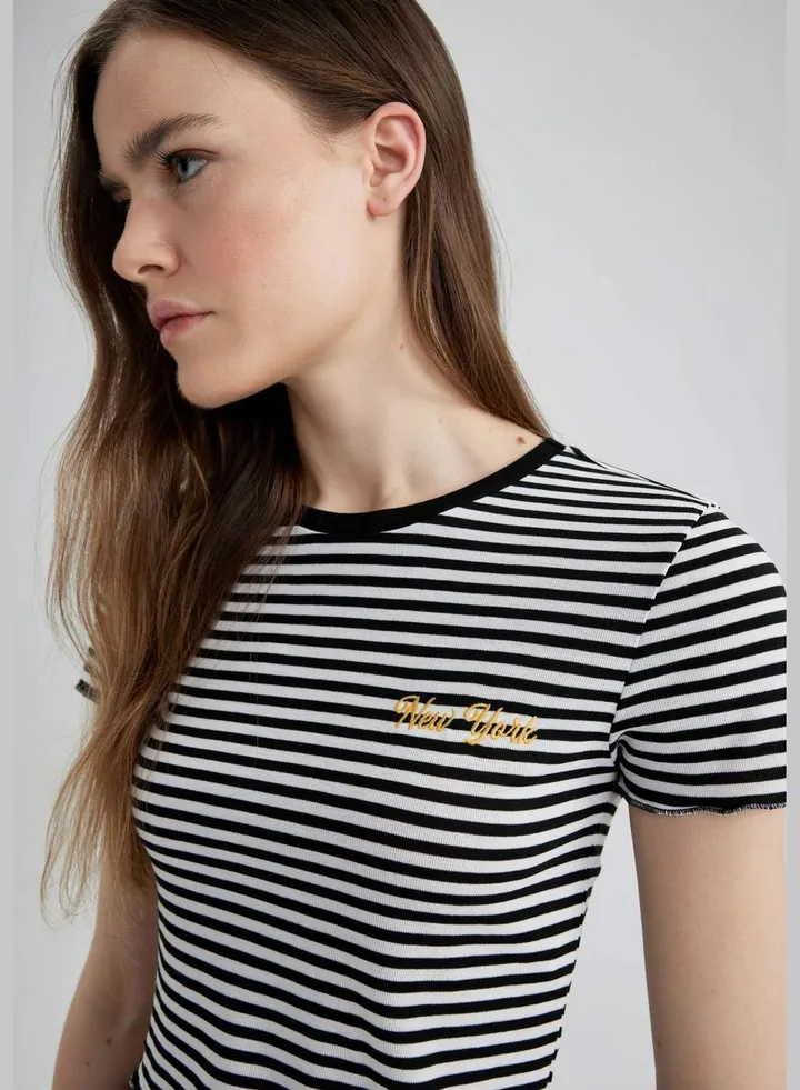 Woman Knitted Short Sleeve T-Shirt