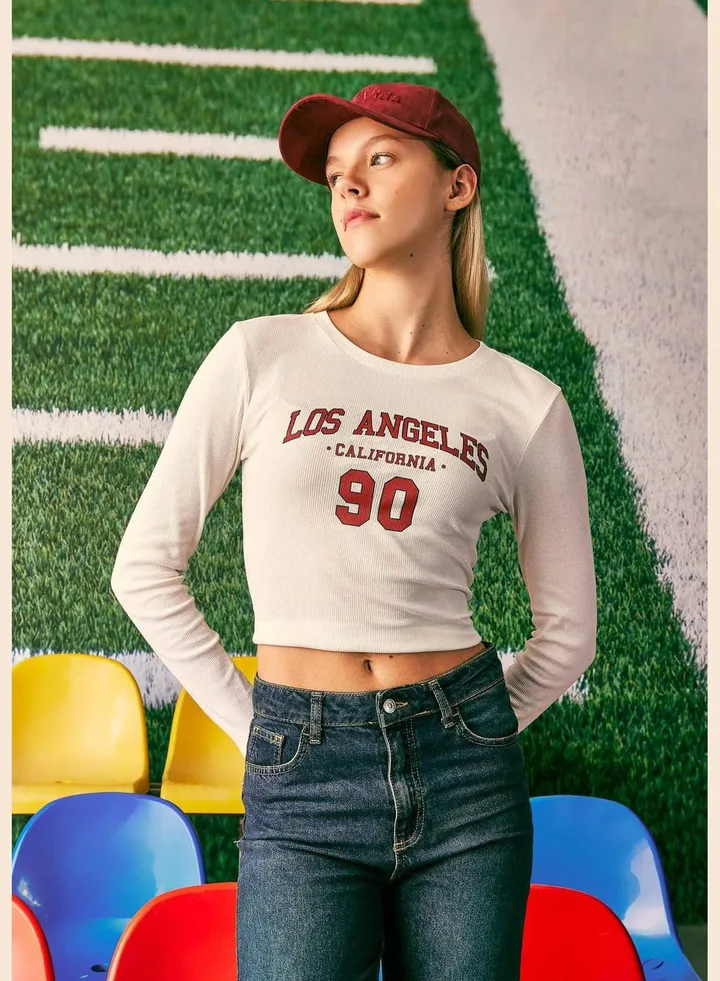 Woman Crew Neck Knitted Long Sleeve T-Shirt