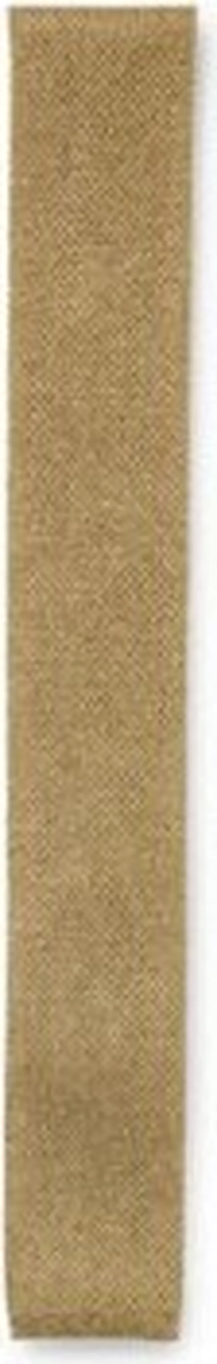 Knitted tie in piqu structure with metalized fibers