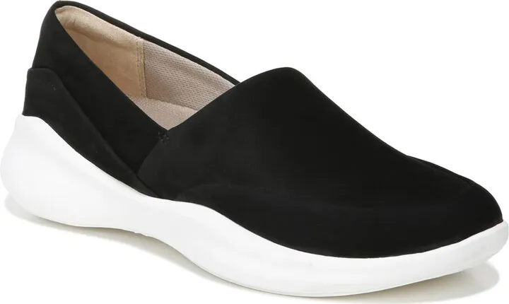 Ease Womens Leather Comfort Slip-On Sneakers
