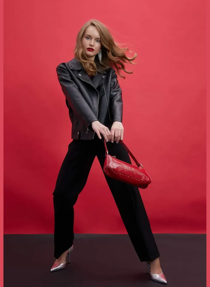 Woman Wide Leg Woven Trousers
