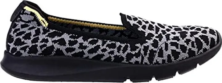 Spenco Women's Epic Stretch Giraffe Sneaker