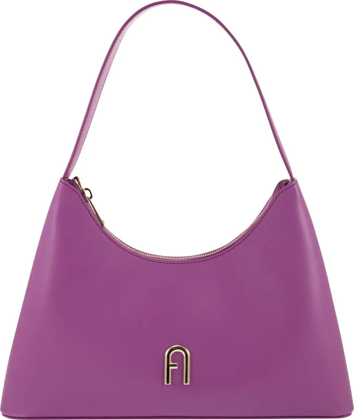 Furla Diamante is a small shoulder bag made of soft calfskin leather. The compact size is perfect for storing small items and personal effects inside.