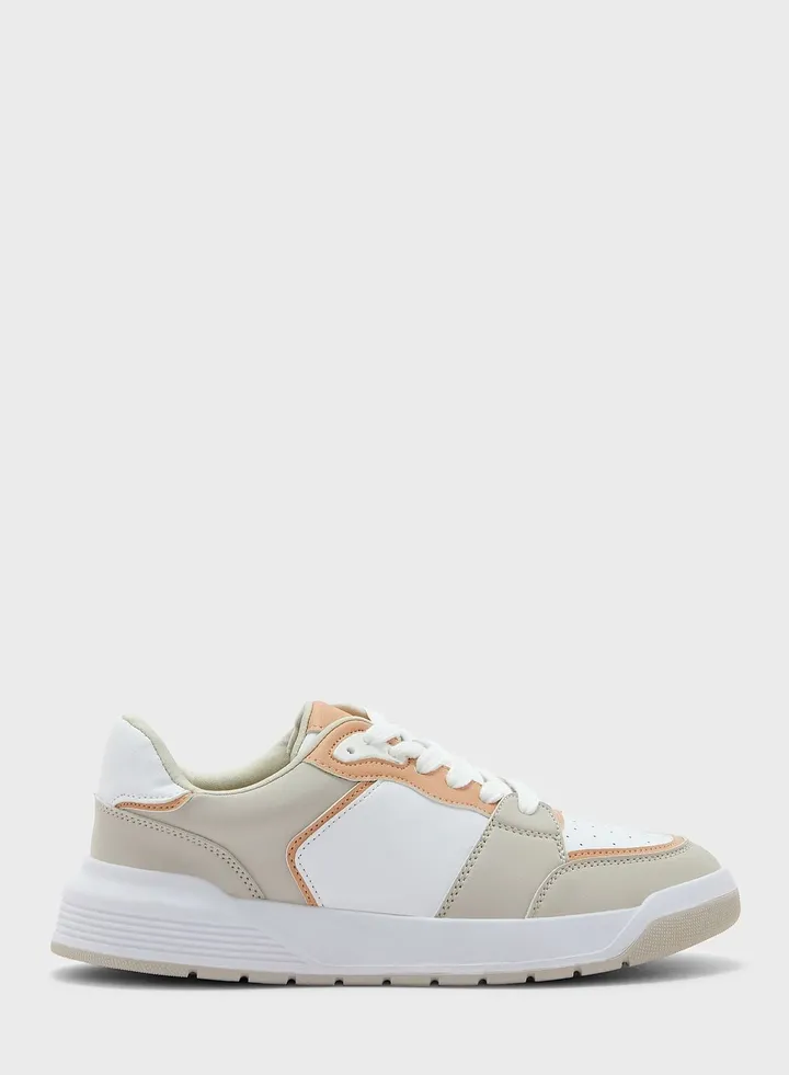 Breezey Low Top Sneakers