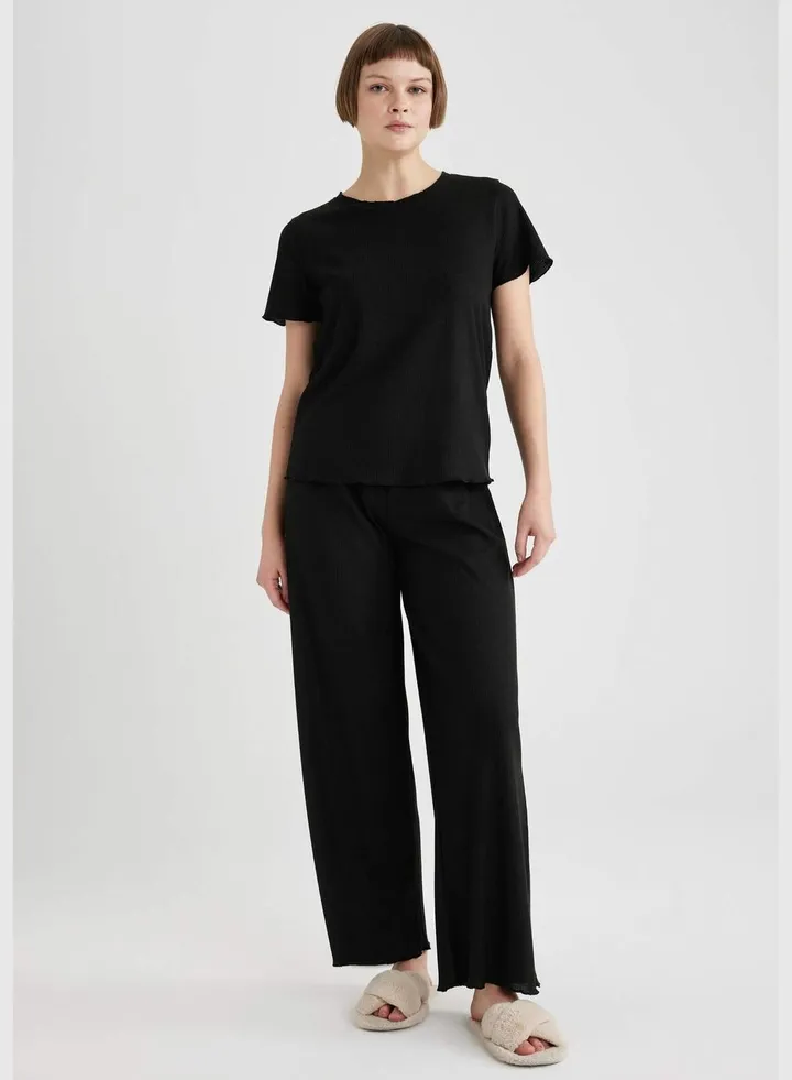 Woman Knitted Bottoms