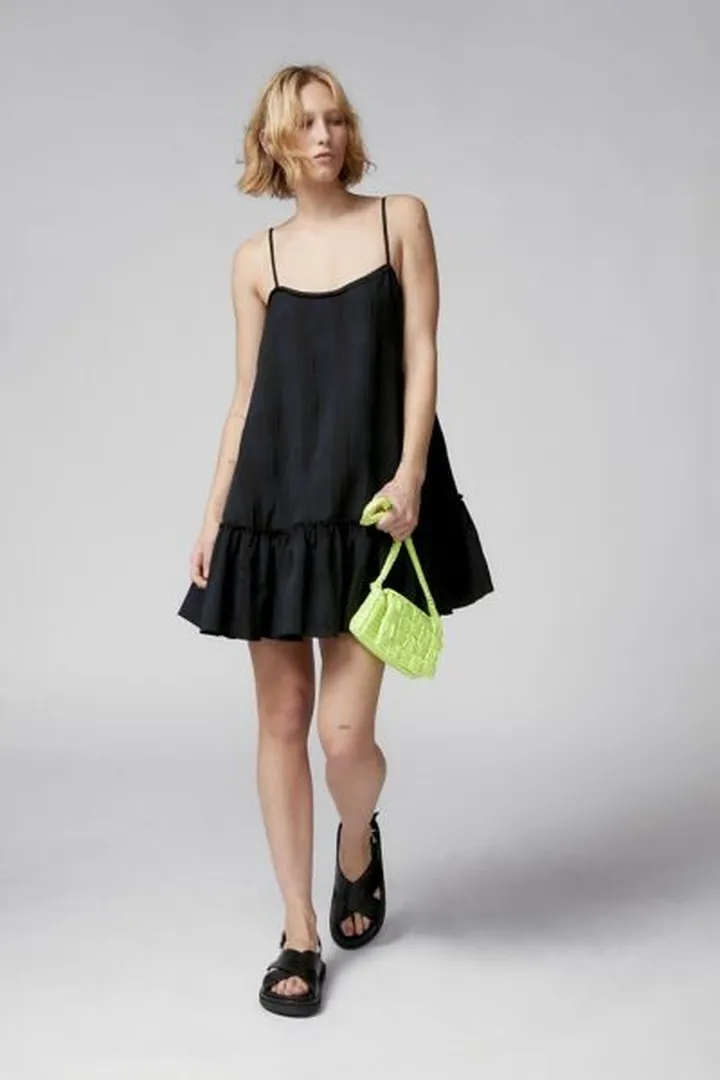 UO Morgan Shiny Knit Baguette Bag