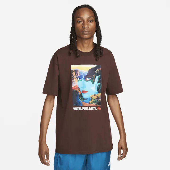 Men's Nike Sportswear T-Shirt in Brown