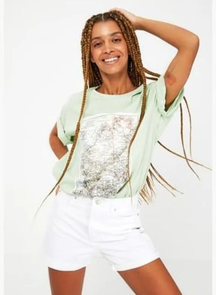 White High Waist Denim Shorts with Folded Legs TWOSS20SR0231