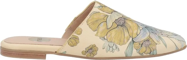 Mules & Clogs Beige