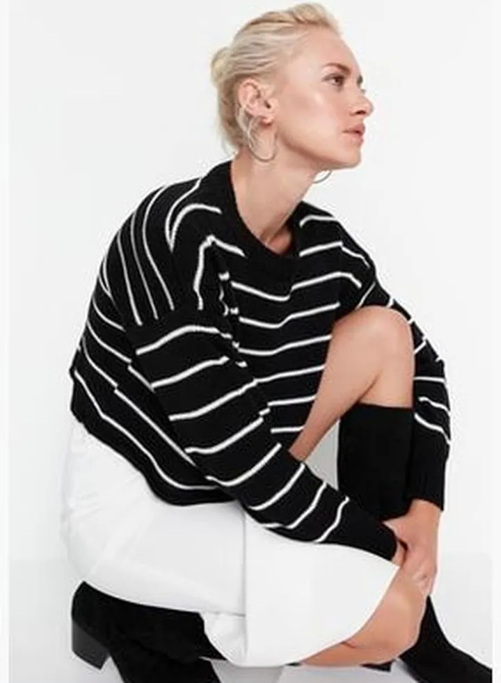 Black Crop Knitwear Sweater TWOAW23KZ01505