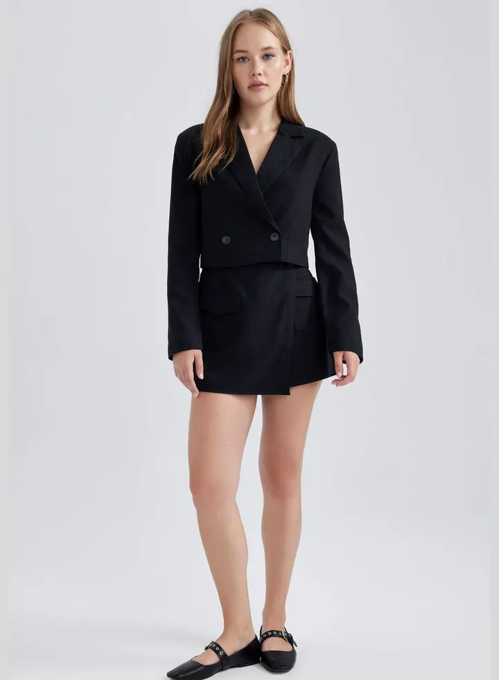 Woman Woven Short