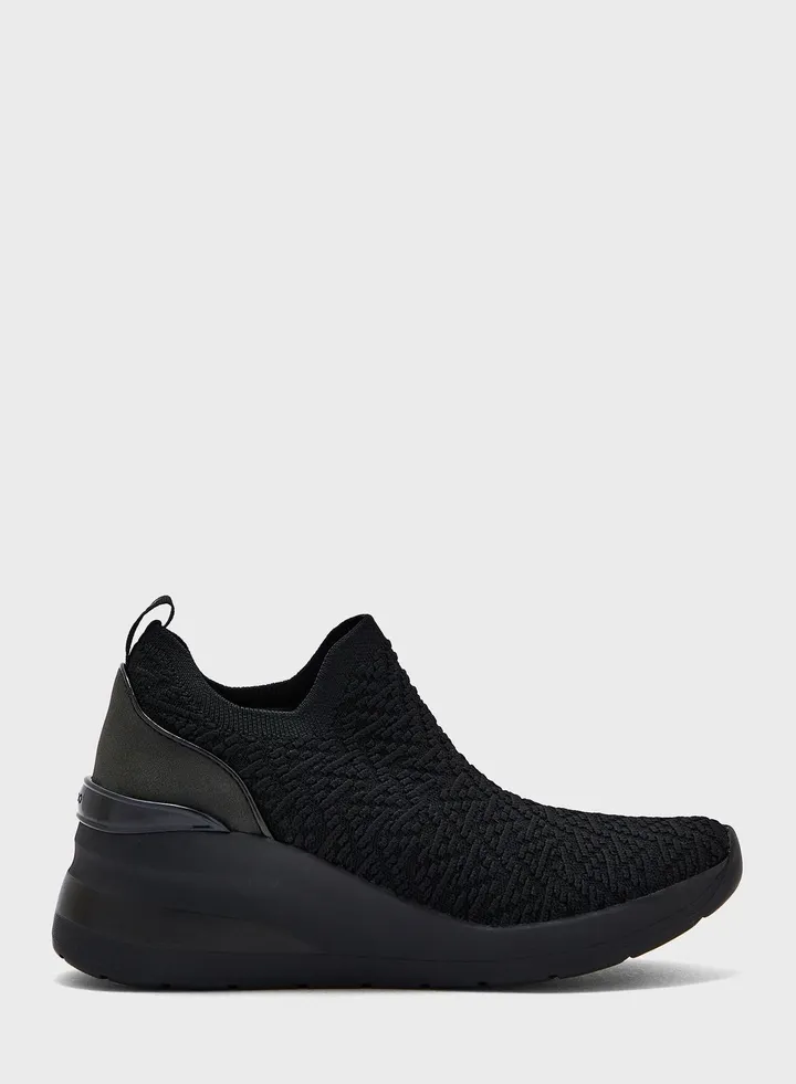 Sevan Low Top Sneakers