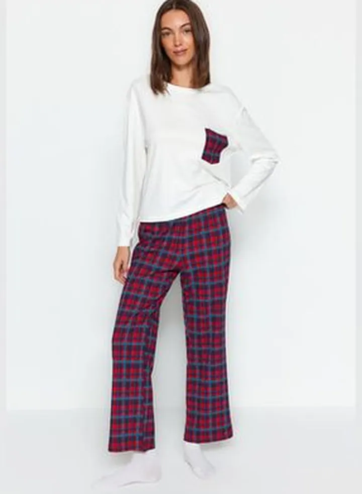White Premium Plaid T-shirt-Pants and Knitted Pajamas Set THMAW24PT00228