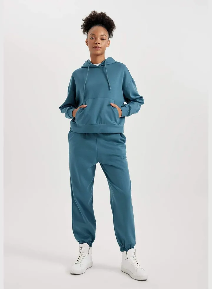 Woman Oversize Fit Knitted Trousers