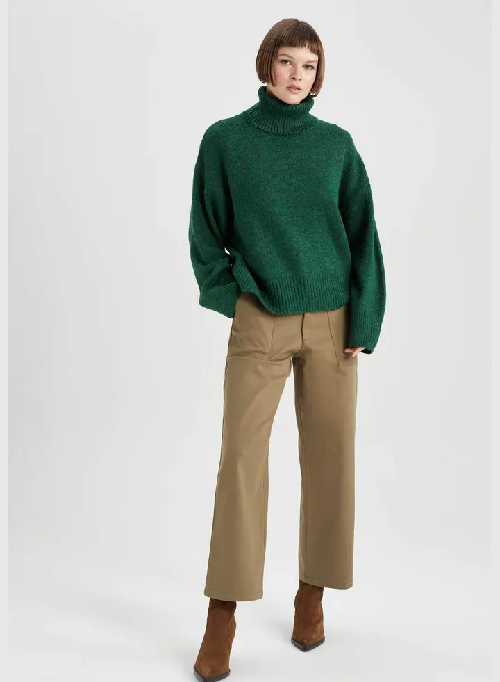Woman Straight Fit Woven Trousers