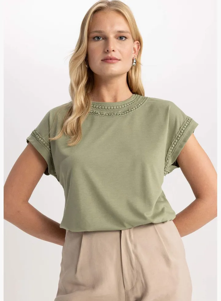 Woman Batwing Crew Neck Knitted Short Sleeve T-Shirt