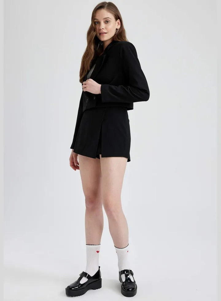 Woman Woven Short