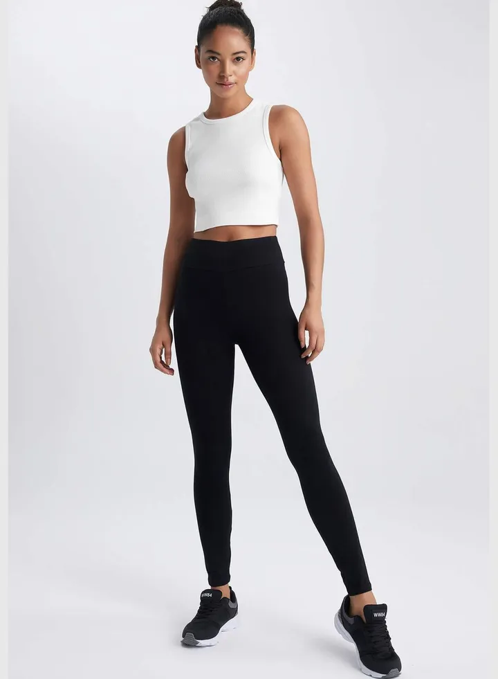 Woman Knitted Leggings