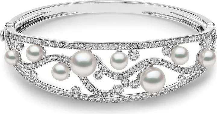 18kt white gold Raindrop pearl and diamond bracelet