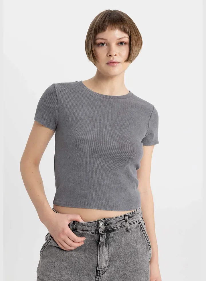 Woman Knitted Short Sleeve T-Shirt