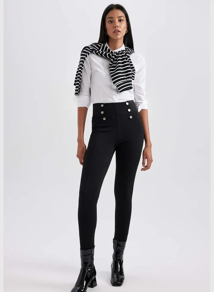 Woman Woven Leggings