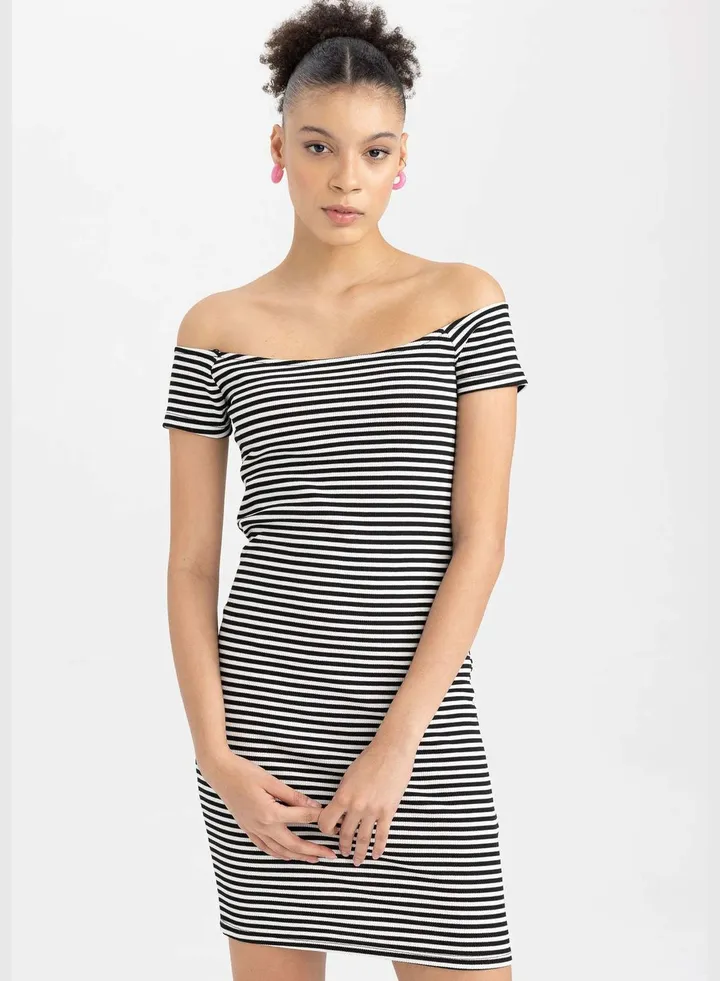 Woman Boat Neck Short Sleeve Knitted Dress