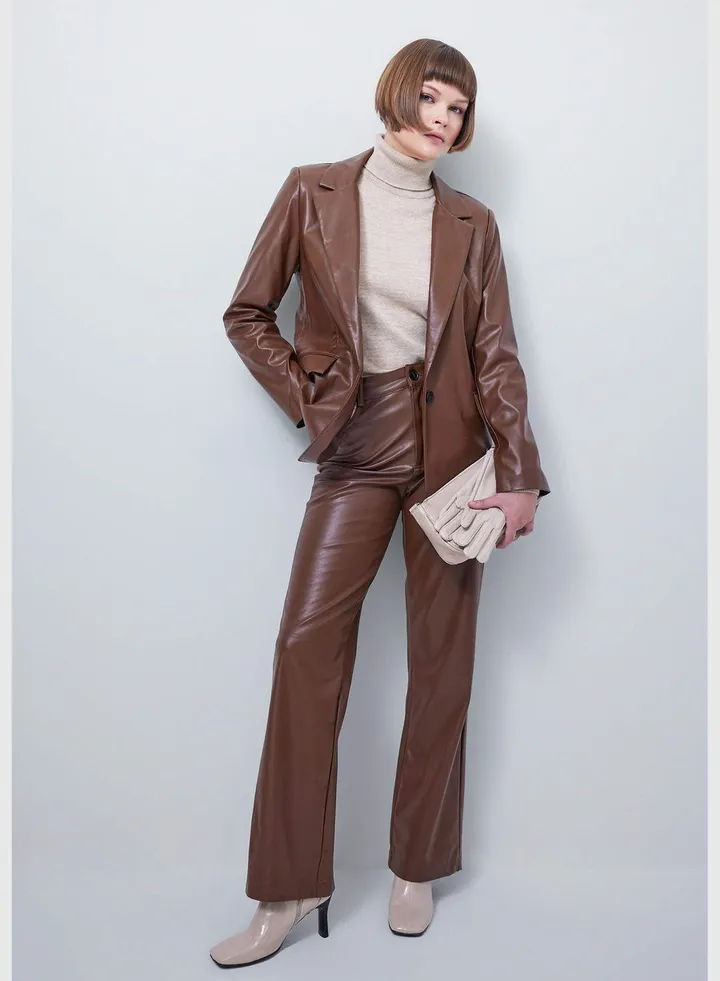 Woman Straight Fit Woven Trousers