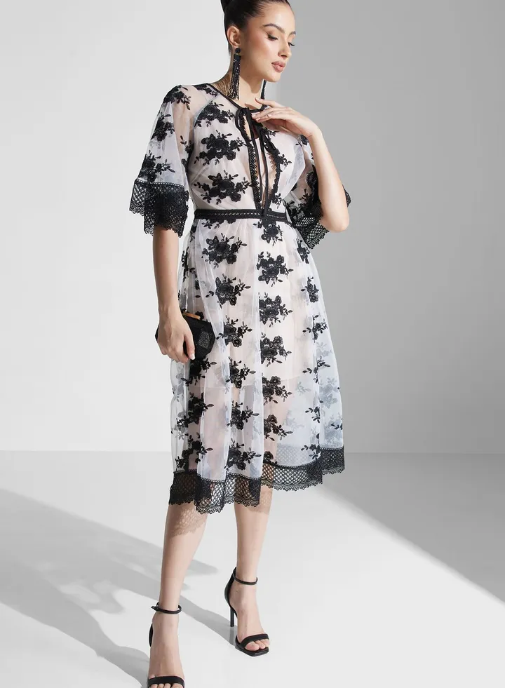 Embroidery Lace Detail Angel Sleeve Midi Dress