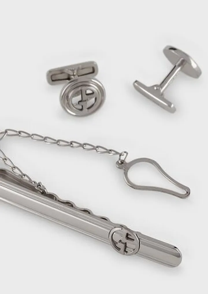 Silver tie bar and cufflink set with logo
