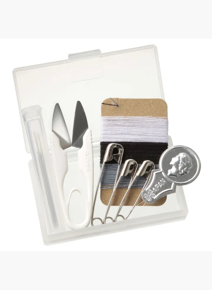 Portable Sewing Kit, Approx W 3.7 x D 6.3 x H 1.2 cm