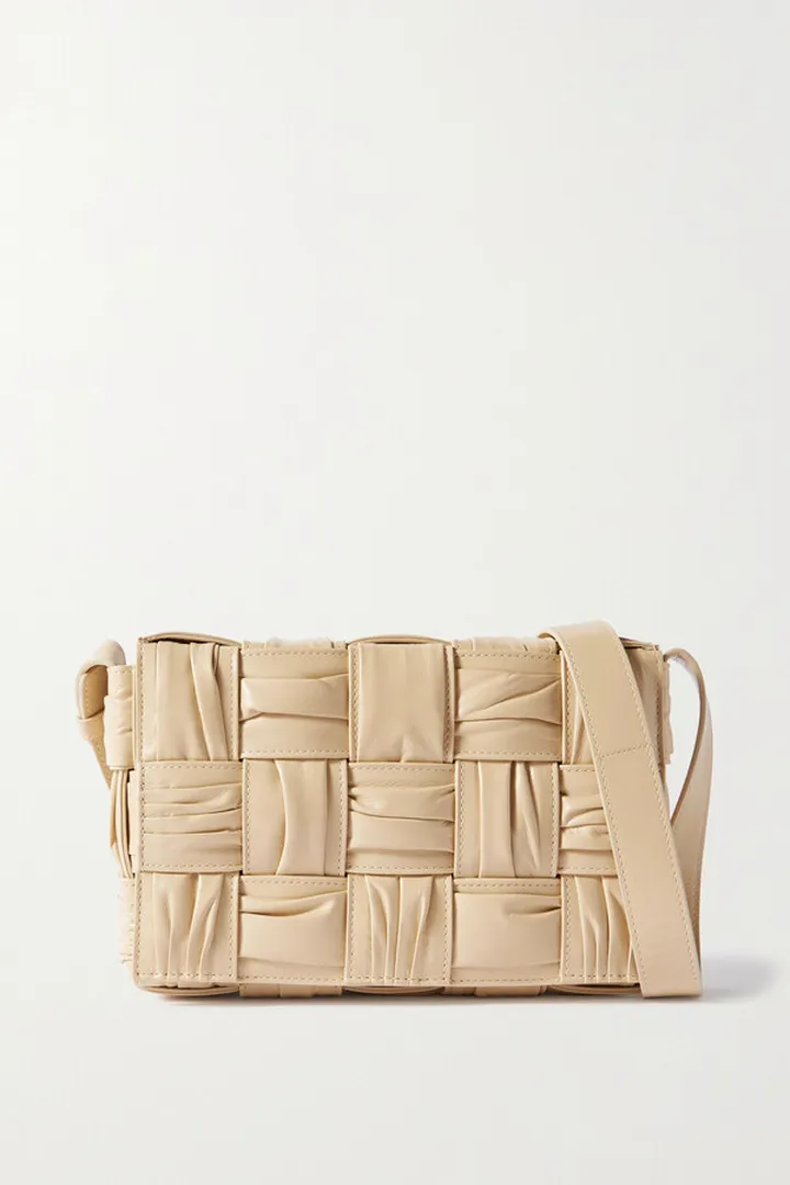 Bottega Veneta - Cassette Pleated Intrecciato Leather Shoulder Bag - Cream